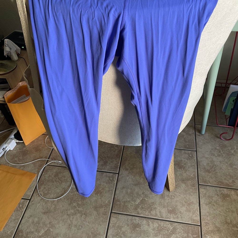 Athleta size large transcend leggings in purple. Great used condition. Worn once